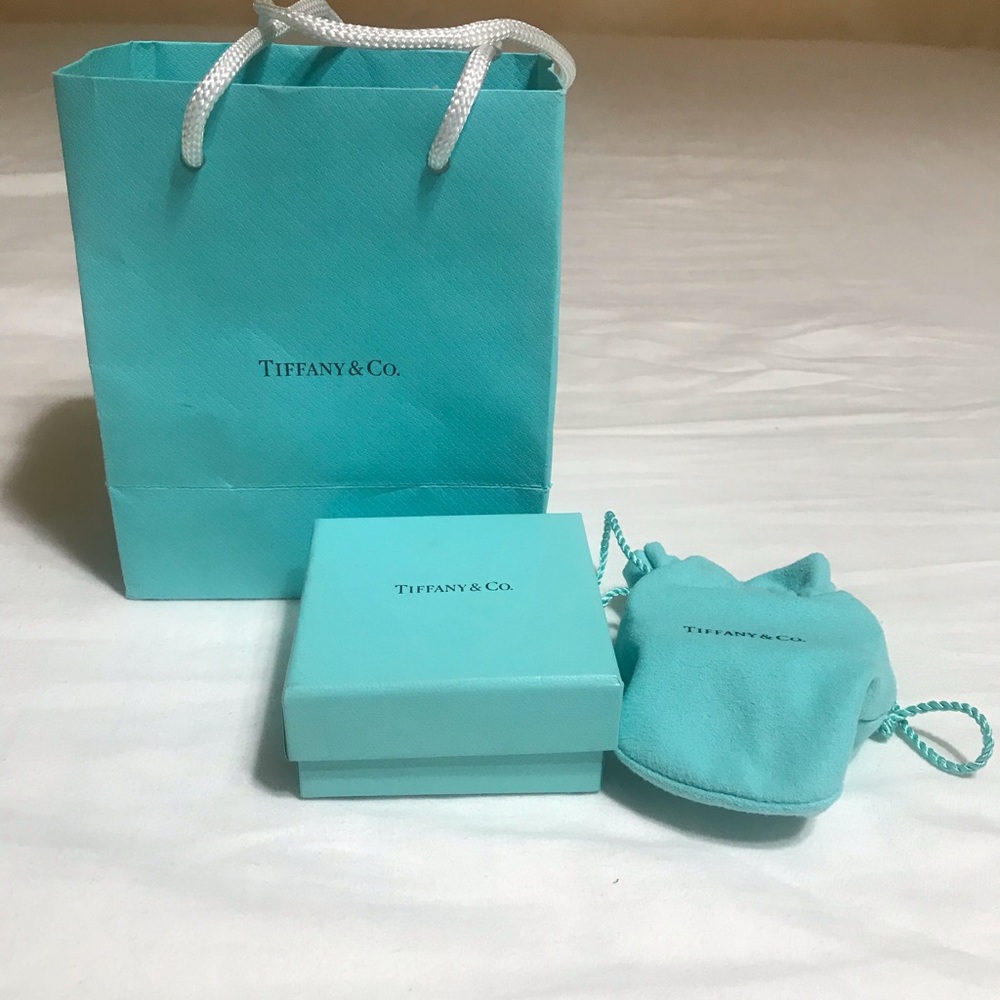 😍Authentic and beautiful TIFFANY & Co. retired bangle. - Picture 5 of 8